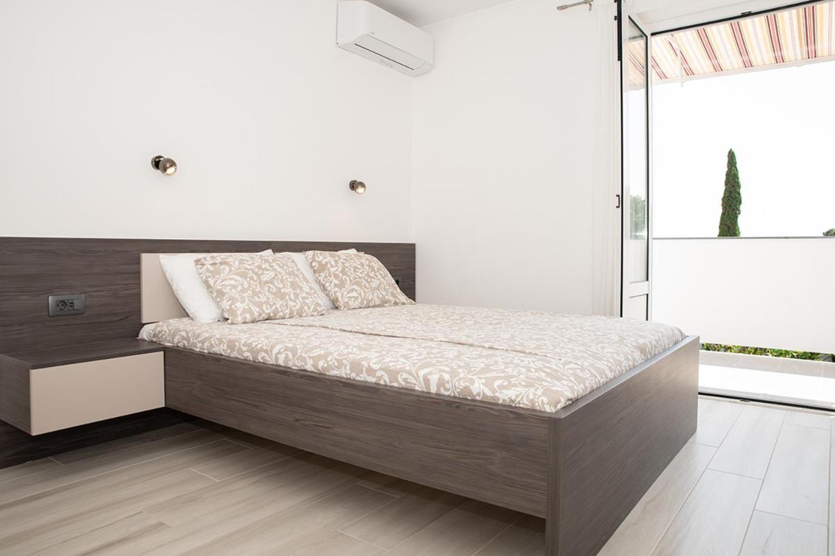 Apartmani Vrtodusic Banjol Exteriér fotografie